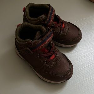 Stride Rite Ankle-High Rise Shoes. GUC size toddler 5m.